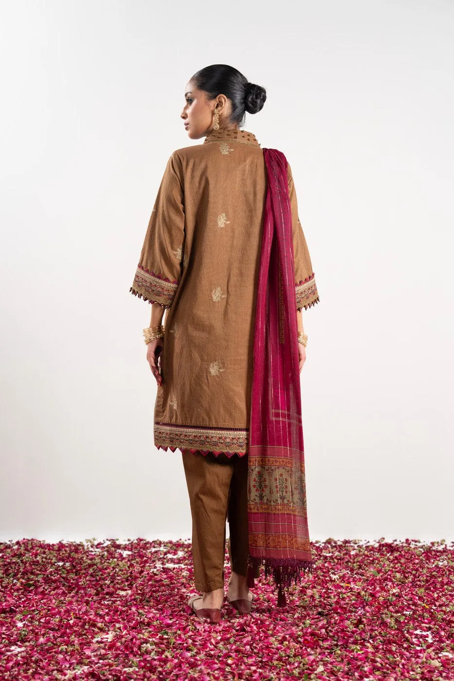 3 Pc Embroidered Glim Suit With Zari Lawn Dupatta