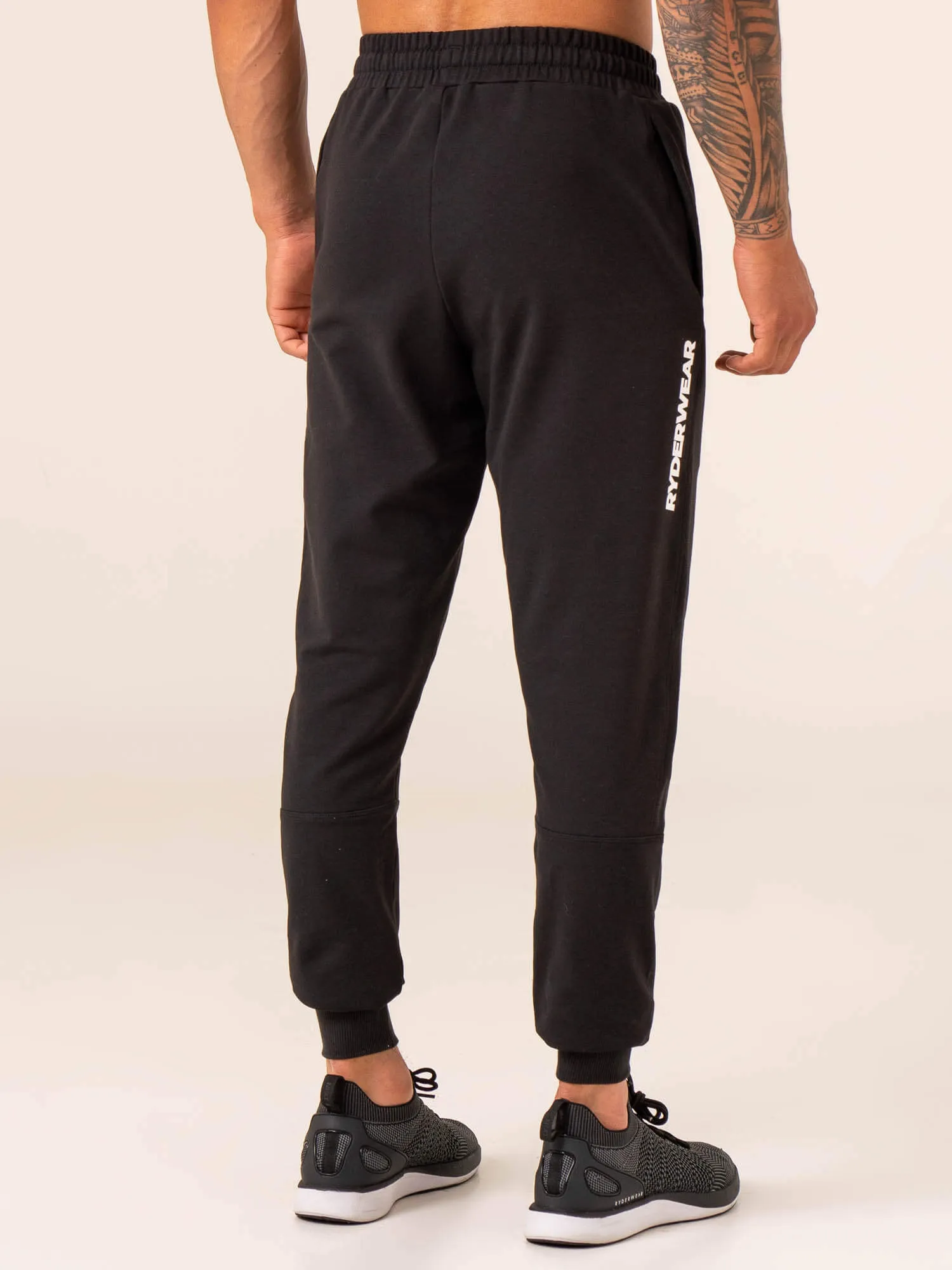 Emerge Track Pant - Faded Black